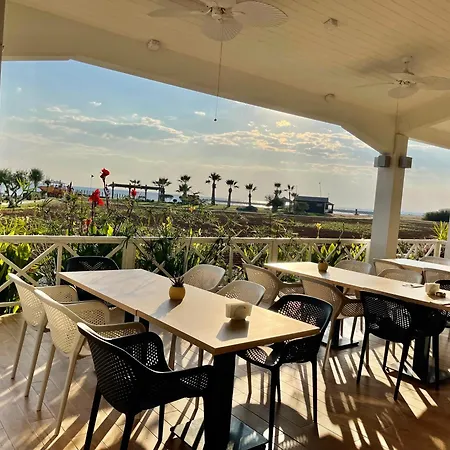 Blue Retreat By The Sea Апартаменты