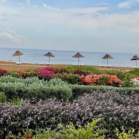 Апартаменты Blue Retreat By The Sea