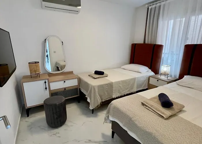 Blue Retreat By The Sea Apartment